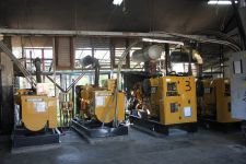 Vier Dieselgeneratoren liefern Strom für Spital und Campus fuer 350'000 Fr. jährlich